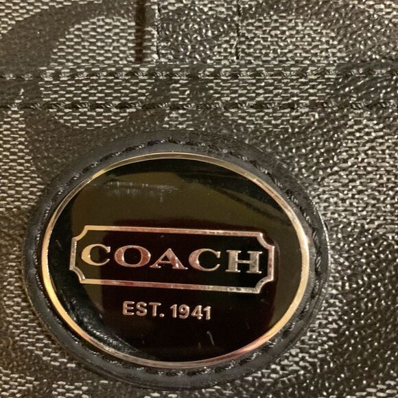 FINAL REDUCTION Coach Signature logo shoulder bag in like new condition - Picture 12 of 14